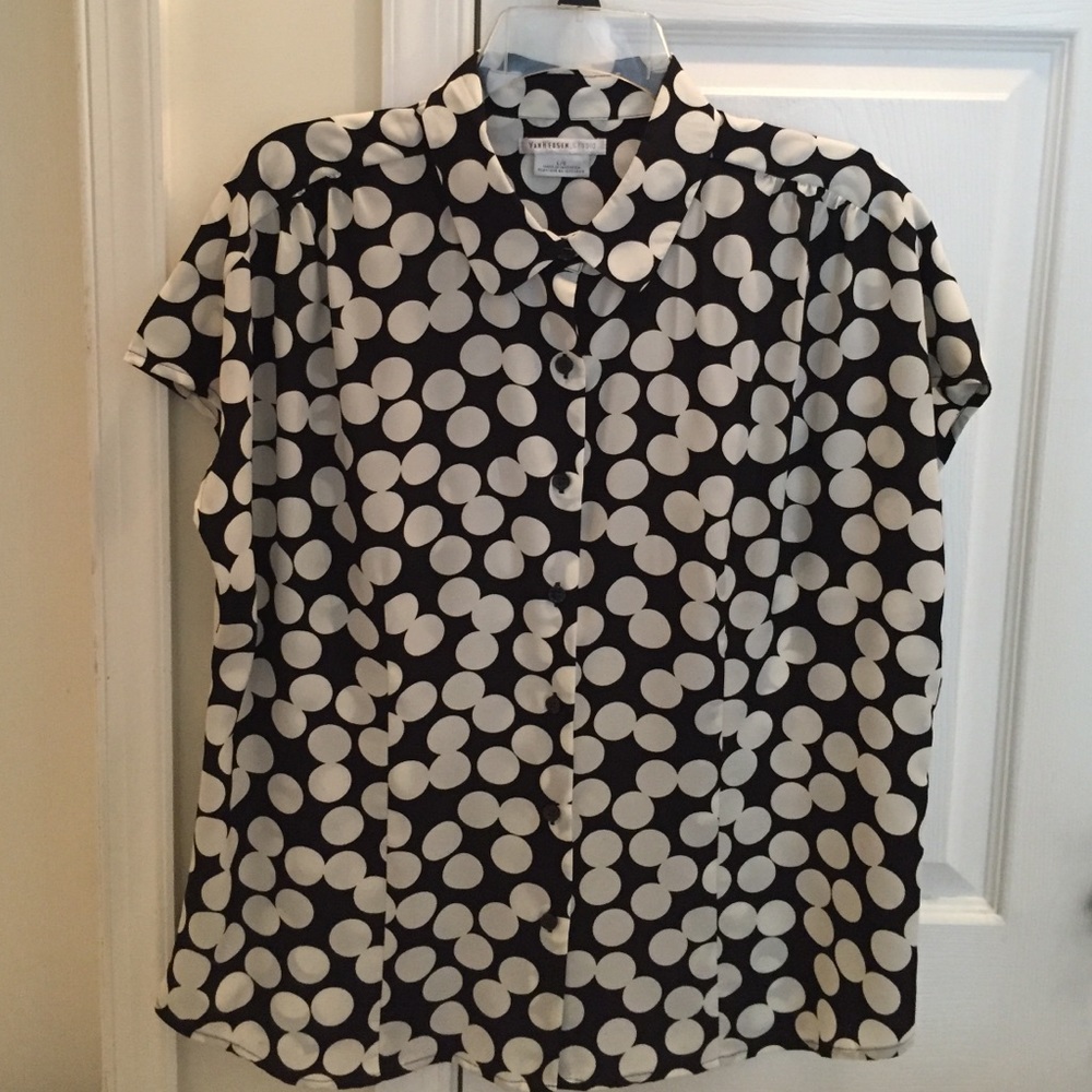 Blouse with black and white dots